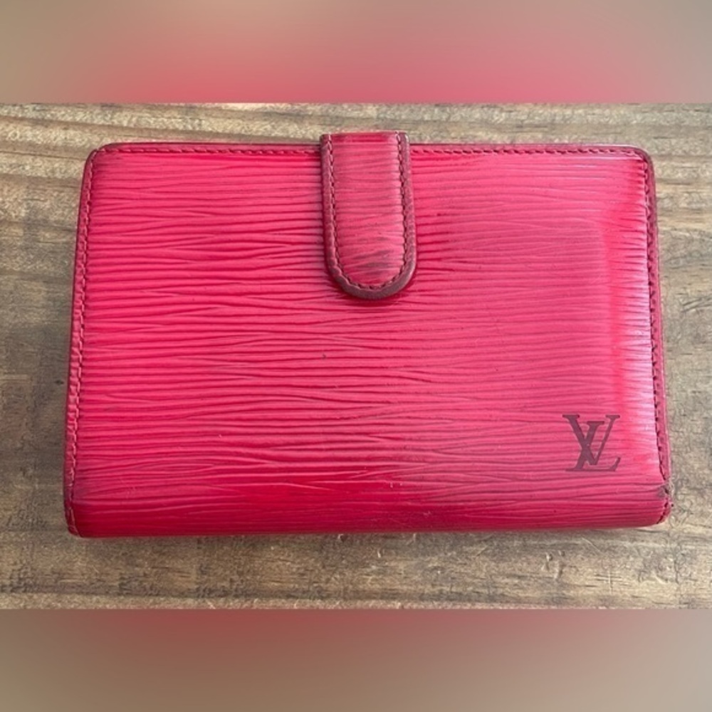 Louis Vuitton Epi Leather Kiss Lock Wallet